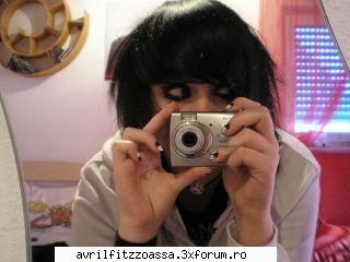 ^^^Pics with emo^^^ - *Freaky* - About emo