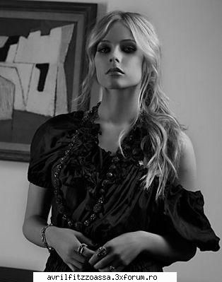 Poze cu Avril - *Freaky* - About Avril Lavigne