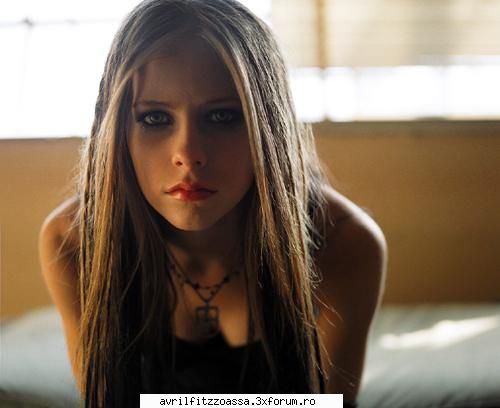 Poze cu Avril - Avril1012 - About Avril Lavigne